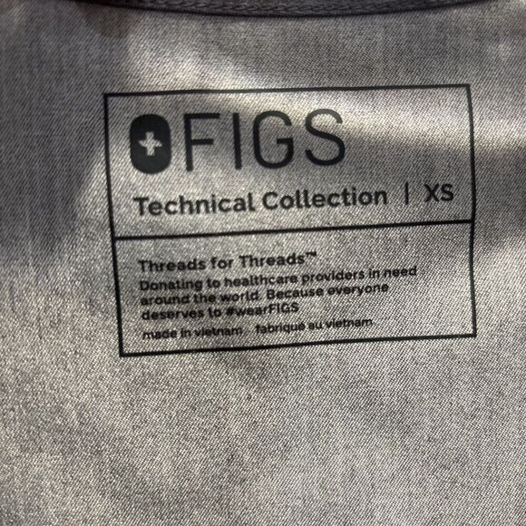 Figs Scrub Top Women's Size XS Grey Casma Three-Pocket Technical Collection - Picture 13 of 16